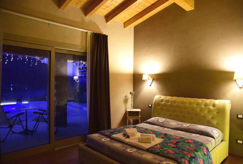 Agriturismo Le Fontane Sale Marasino Zimmer foto
